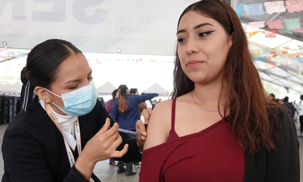  Las vacunas están disponibles de manera gratuita en todas las unidades médicas del IMSS, ISSSTE y Secretaría de Salud. 