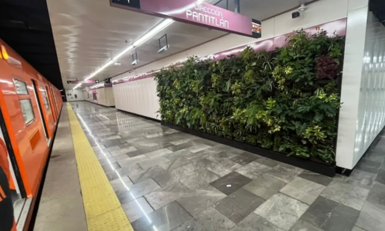 El Metro CDMX ya tiene su primer muro verde en la estación Juanacatlán. 
 
