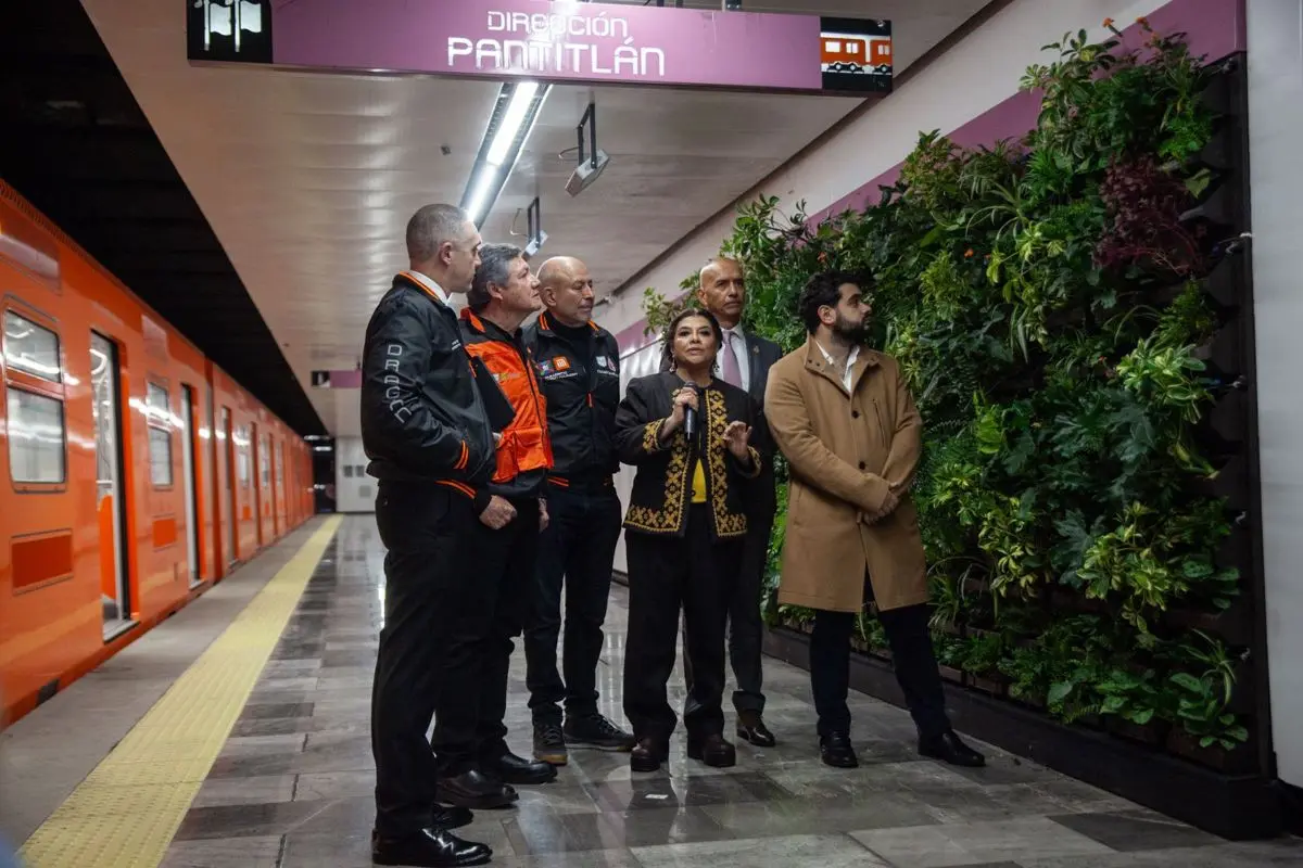 El muro verde permanecerá a prueba entre 15 días y un mes, periodo durante el cual especialistas evaluarán su viabilidad ambiental, mantenimiento y resistencia al ambiente subterráneo. Cuartoscuro.