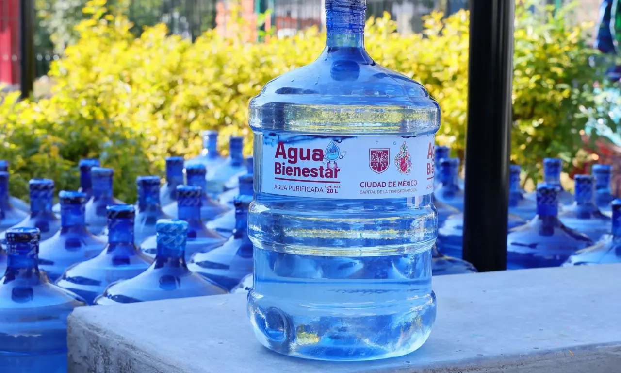  Un garrafón de agua puede costar entre 15 y 50 pesos, un gasto que afecta a los hogares con ingresos limitados.
 