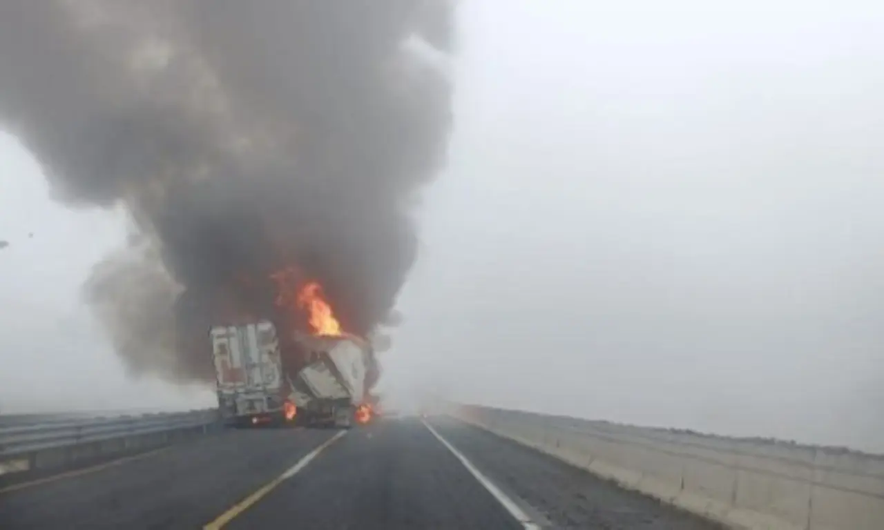  “¡No veo, ayúdenme!”: trailero queda ciego tras choque en la autopista Puebla-Córdoba | VIDEO 