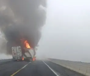 "¡No veo, ayúdenme!": trailero queda ciego tras choque en la autopista Puebla-Córdoba | VIDEO