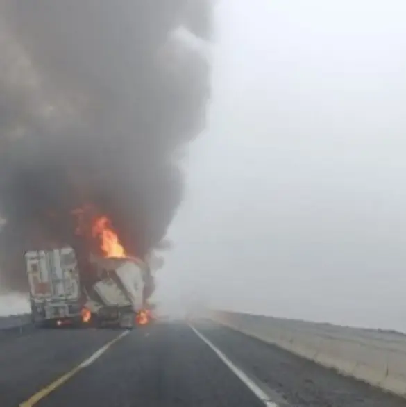 "¡No veo, ayúdenme!": trailero queda ciego tras choque en la autopista Puebla-Córdoba | VIDEO