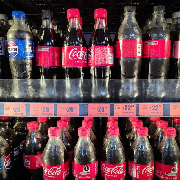 Precio hoy vs precio 2026: ¿Cuánto costará tu refresco y cigarrillo con el nuevo impuesto?