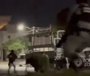 Momento exacto en que delincuentes atacan con drones a Unidad Antisecuestro en Tijuana