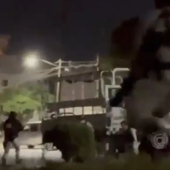 Momento exacto en que delincuentes atacan con drones a Unidad Antisecuestro en Tijuana