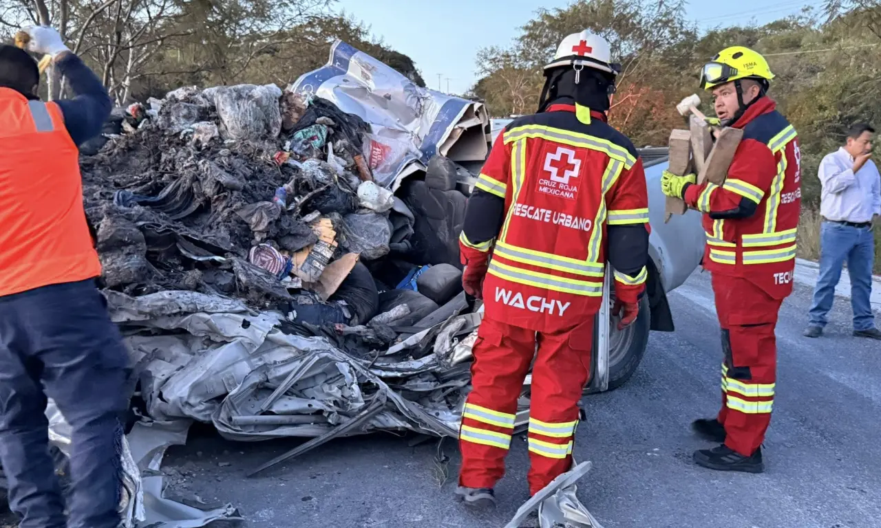  Mariana, Alberto y chofer mueren prensados en accidente en Puebla 