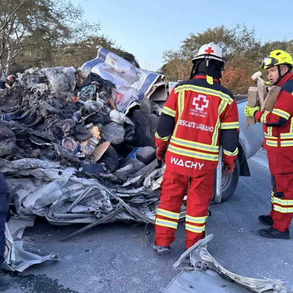 Mariana, Alberto y chofer mueren prensados en trágico accidente en Puebla