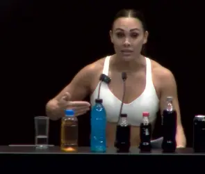 Critican a diputada "Macky" Gonz&aacute;lez por acudir a la C&aacute;mara con sujetador deportivo y cuestionar aumento a bebidas azucaradas