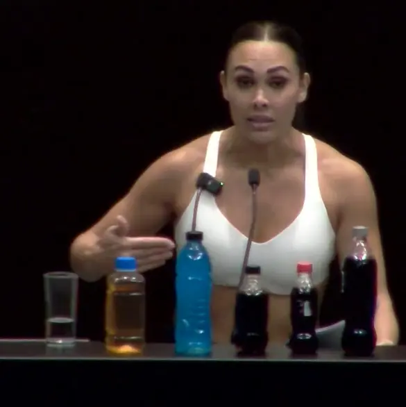 Critican a diputada "Macky" González por acudir a la Cámara con sujetador deportivo y cuestionar aumento a bebidas azucaradas
