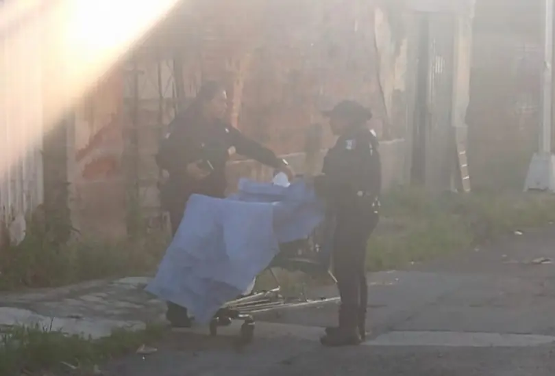 Hombre abandona el cuerpo de mujer en carrito de supermercado Hombre abandona el cuerpo de mujer en carrito de supermercado