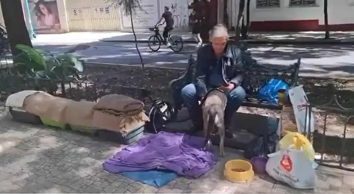 Actor de Televisa vive en la calle Especial