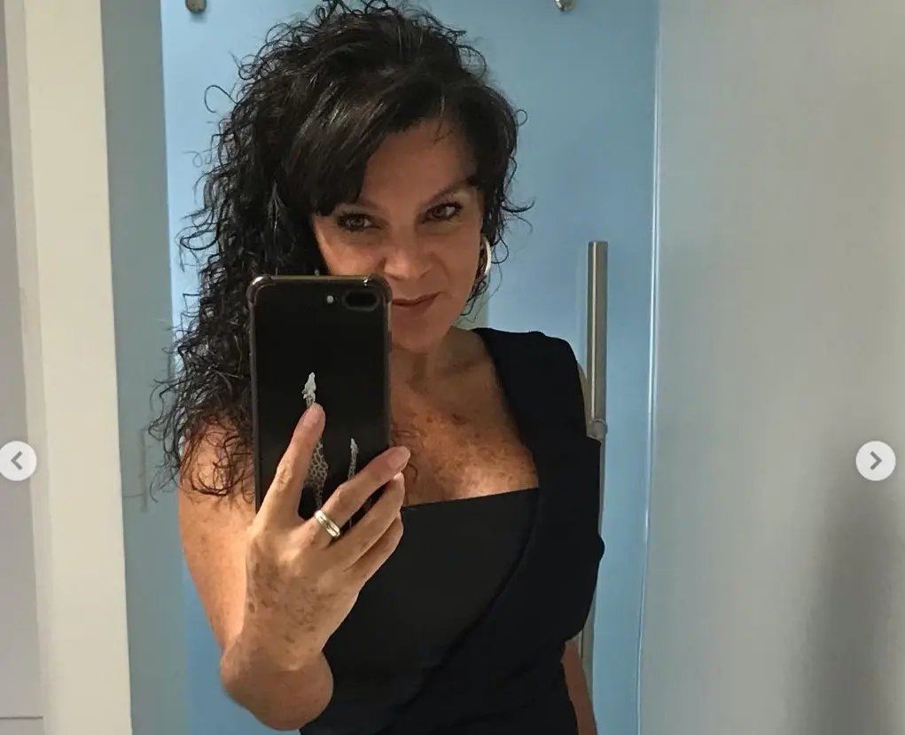 Ahora tiene 55 años, estuvo casada hasta 2019 con Pablo Perroni y tiene una hija. Mariana es dueña del teatro 'Milán' en la Ciudad de México y ha trabajado en diversas producciones teatrales y musicales. Ahora tiene 55 años, estuvo casada hasta 2019 con Pablo Perroni y tiene una hija. Mariana es dueña del teatro 'Milán' en la Ciudad de México y ha trabajado en diversas producciones teatrales y musicales.