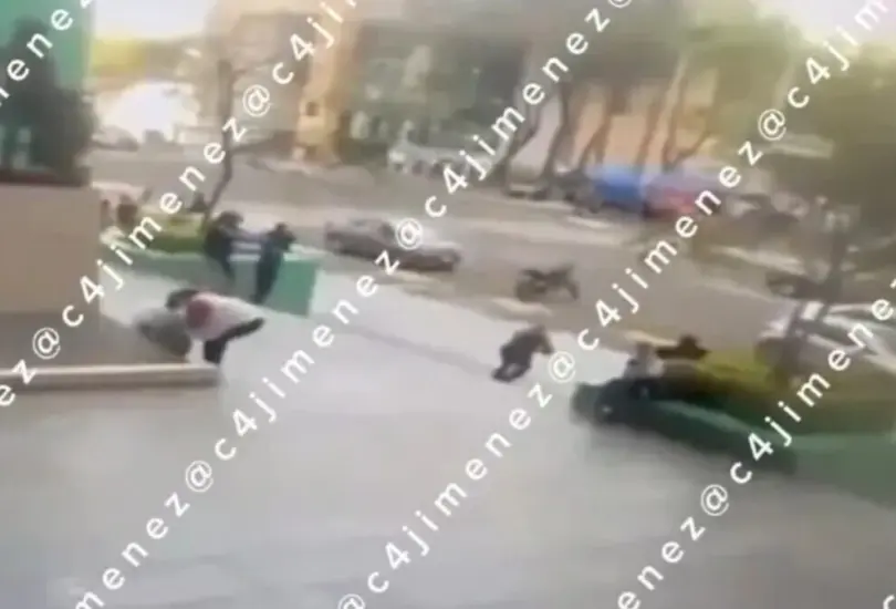 El video muestra el momento exacto en que sicarios dispararon contra el abogado David Cohen en la CDMX. El video muestra el momento exacto en que sicarios dispararon contra el abogado David Cohen en la CDMX.