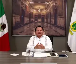 Alburean al gobernador de Yucatán Joaquín Díaz Mena en plena transmisión en vivo