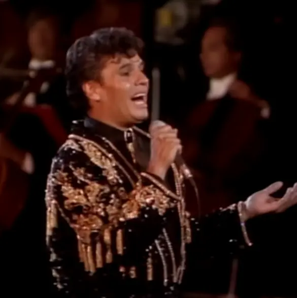 ¡Juan Gabriel llega al Zócalo! Proyectarán su icónico primer concierto en Bellas Artes