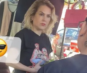 Madre de Aldo de Nigris es captada vendiendo ropa en un tianguis