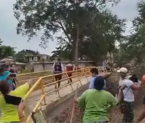 "&iexcl;Hasta ahora te presentas!": Corren con lodo a alcaldesa de &Aacute;lamo que visit&oacute; a los damnificados 14 d&iacute;as despu&eacute;s