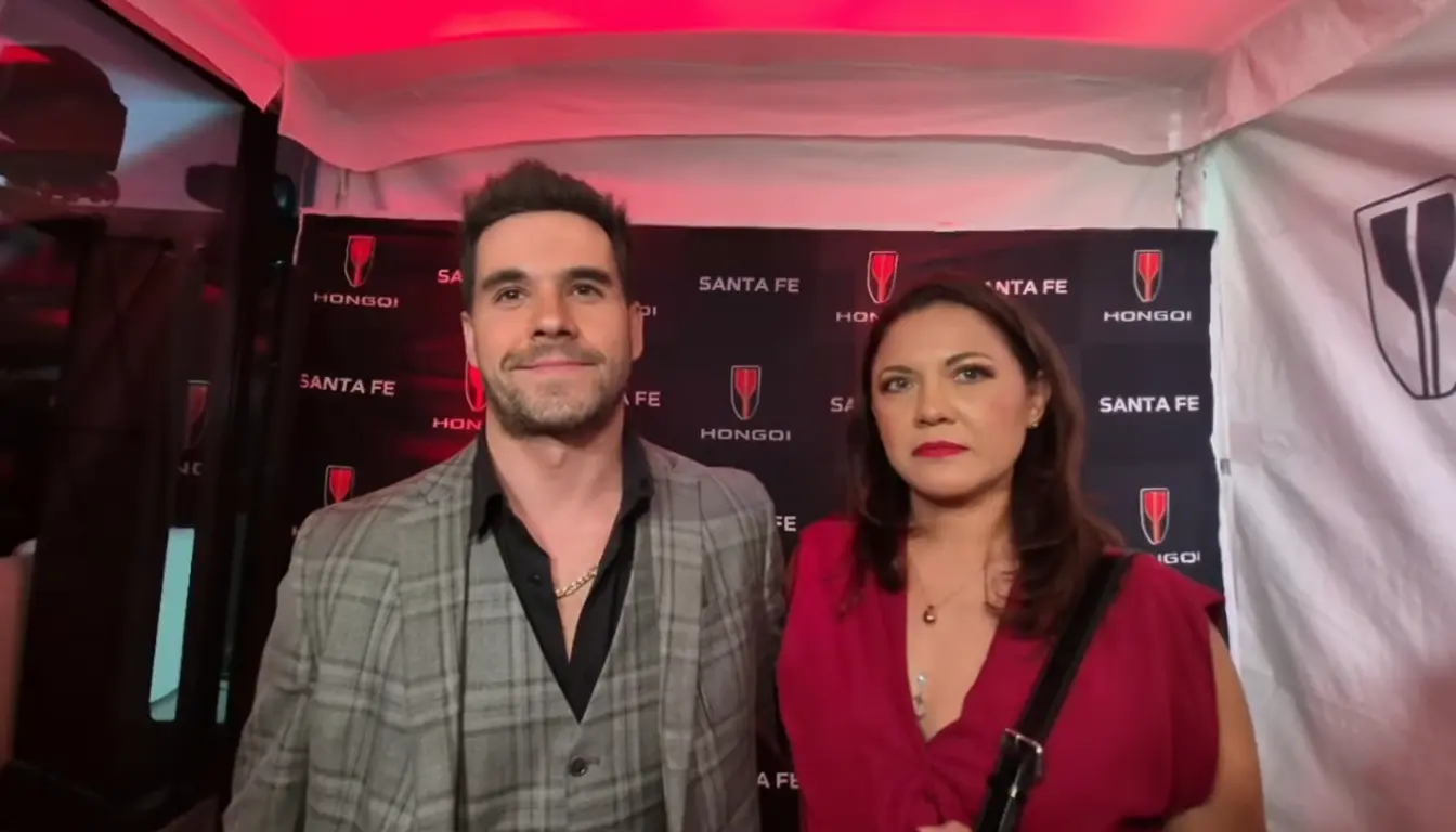  Eleazar Gómez y su novia Miriam García 