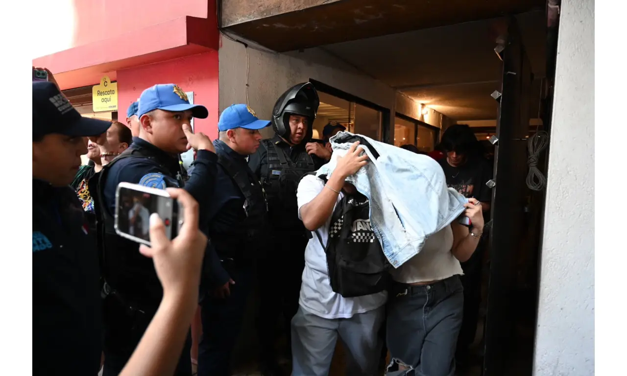  Hallan posible red de trata de personas en fiesta clandestina de la colonia Juárez, CDMX 