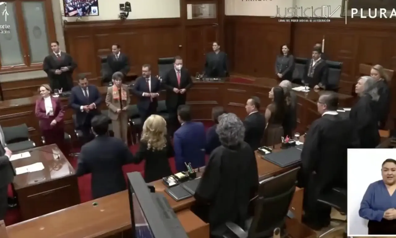  Suena Marc Anthony en plena sesión de la Suprema Corte en lugar del Himno Nacional 