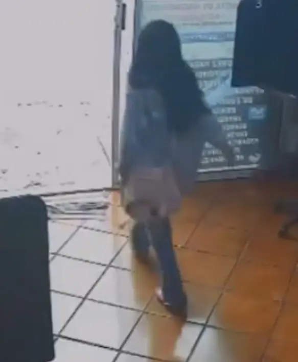 Según los primeros reportes, un amigo avisó a Jaqueline que Kimberly había salido a sacar copias y un helado.  X.