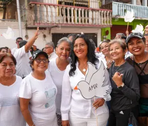 Abelina López asegura que "el pueblo" le regaló un collar de 227 mil pesos