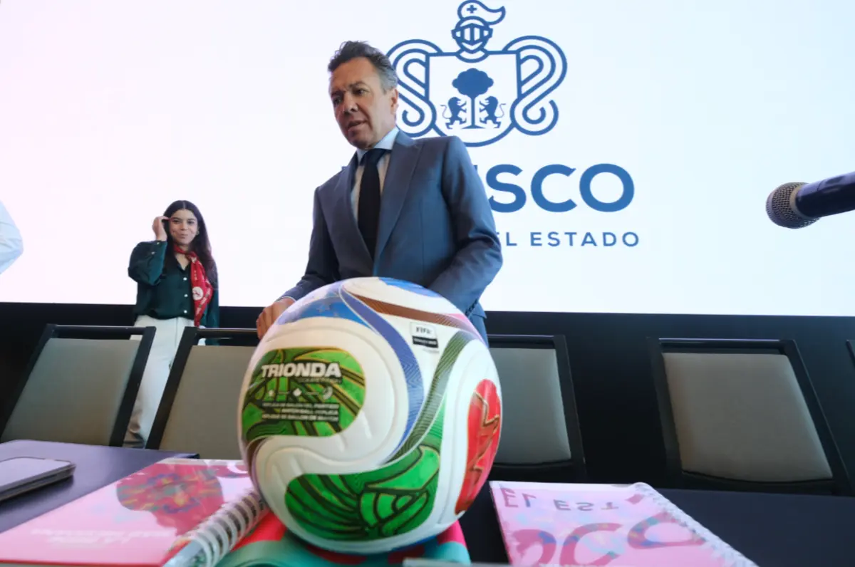  Pablo Lemus se reunió con el embajador de EU para promocionar Jalisco como sede del Mundial 2026. 