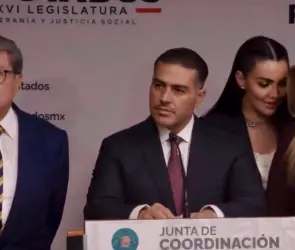 Diputadas de Morena se pelean en conferencia por aparecer junto a Harfuch | VIDEO