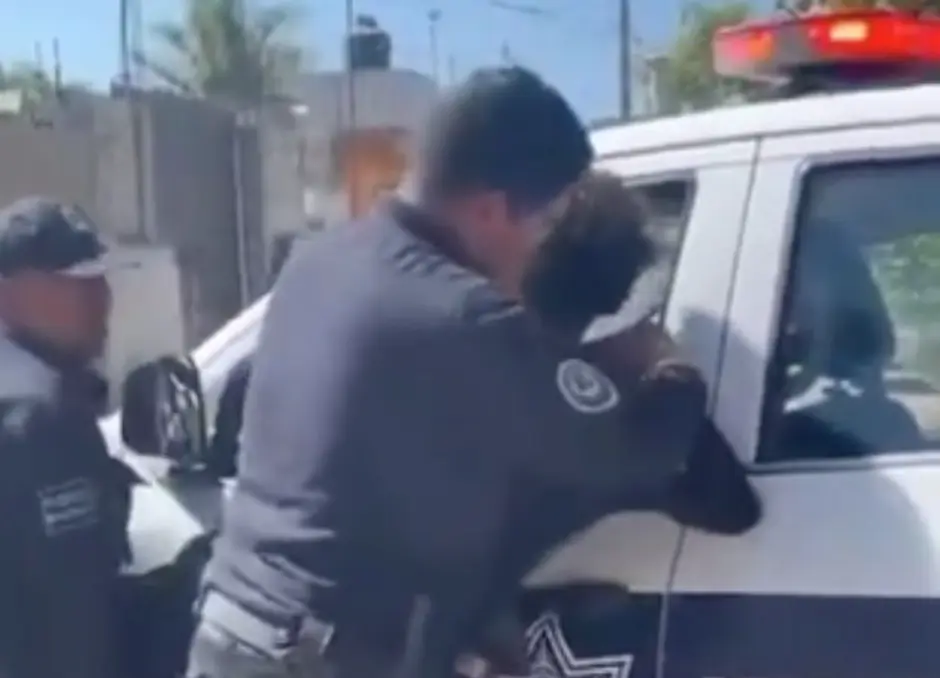 Detenido llora a los policías para que no lo arresten por robo. Especial