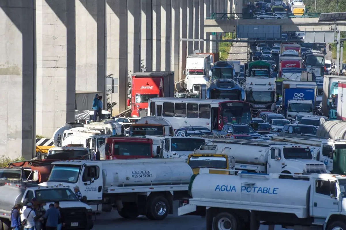 Los piperos han bloqueado avenidas para exigir la reapertura de pozos.  Cuartoscuro.