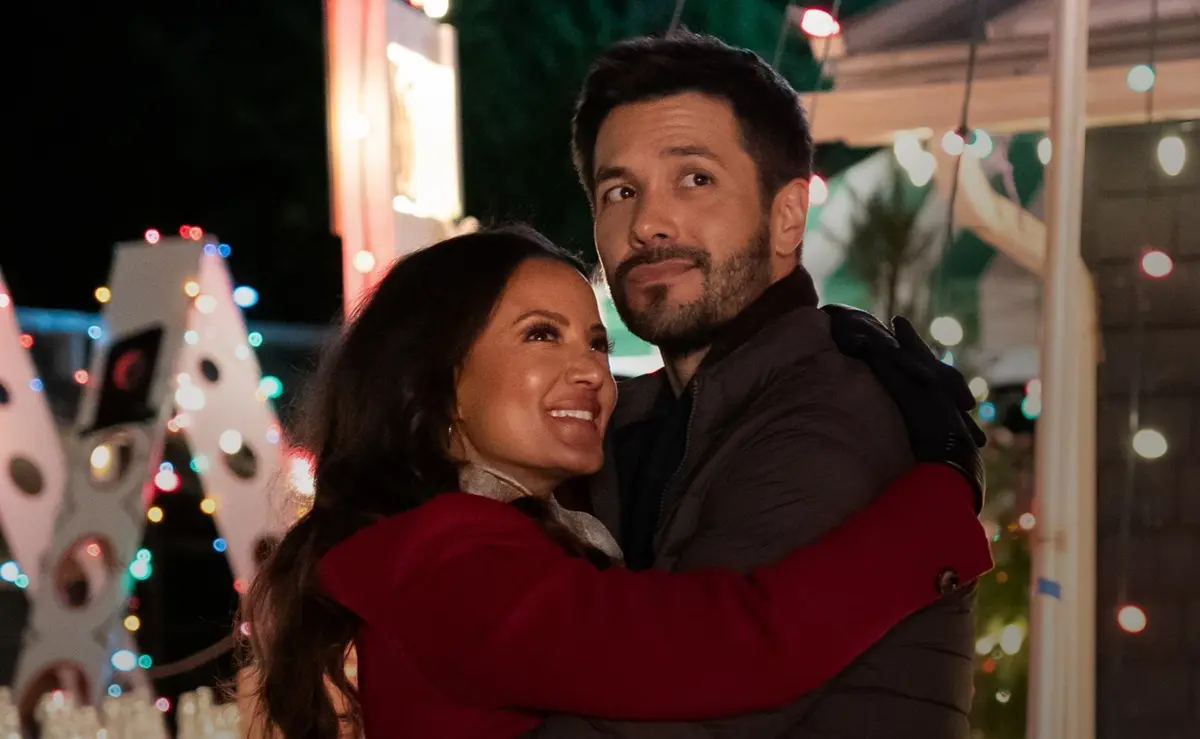 Navidad bajo las luces (1 de noviembre de 2025). Tras aceptar ayudar a su hermano con el carnaval navideño de su difunta madre, Emily une fuerzas con su encantador amigo para crear un mágico espectáculo de luces.