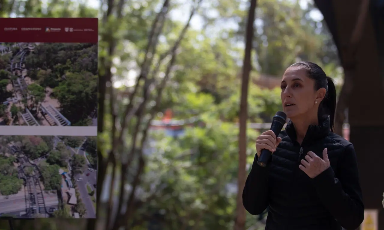  La decisión de realizar la mañanera en Los Pinos ha generado curiosidad y expectativa.
 