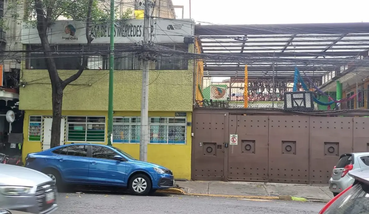 Elementos de la Fiscalía General de Justicia (FGJ) arribaron al inmueble alrededor de las 15:00 horas. X.