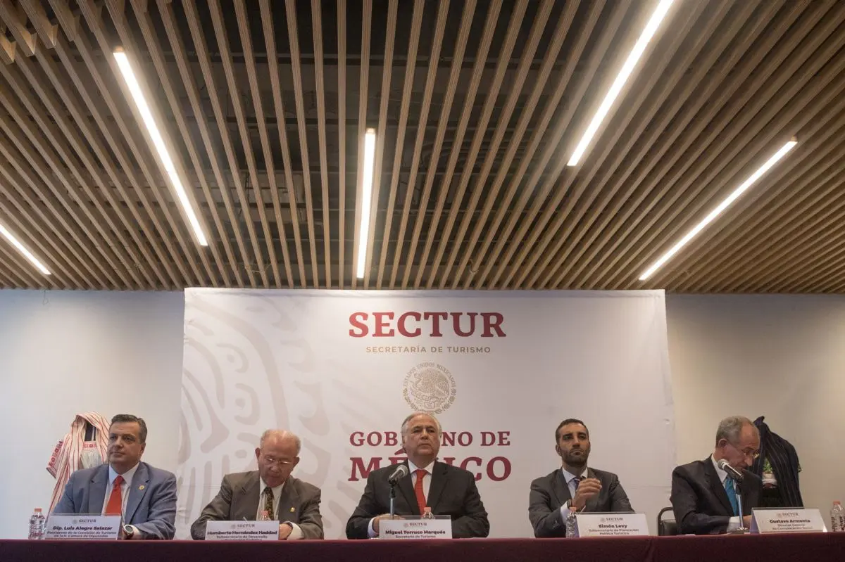 Las autoridades mexicanas confirmaron que el exfuncionario cuenta con dos órdenes de aprehensión vigentes. Cuartoscuro.