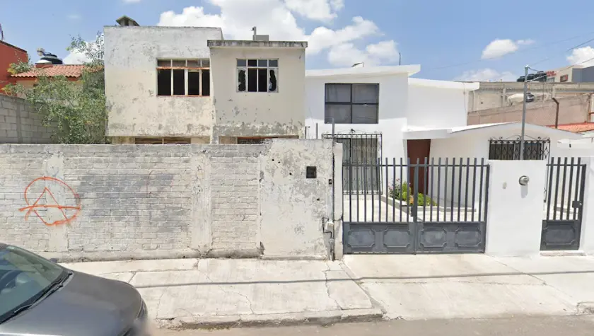 La casa de Claudia Mijangos tuvo que ser tapiada debido a que, tras los homicidios, se realizaban ritos satánicos al interior. Especial