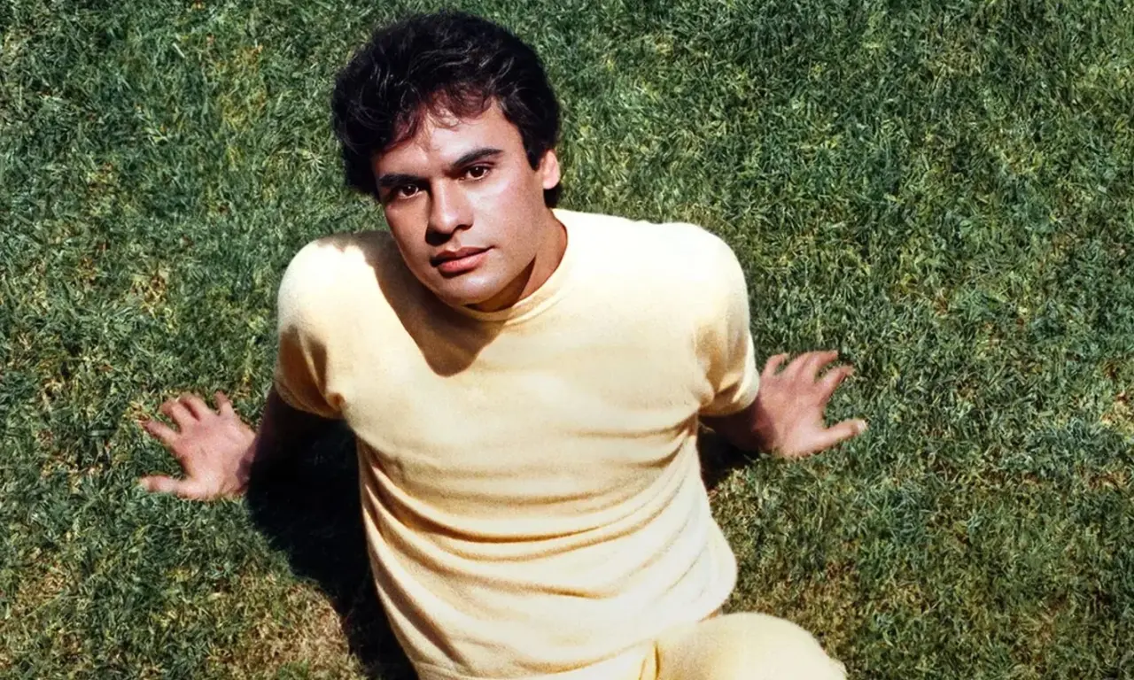  Netflix estrenó una nueva serie sobre Juan Gabriel. 