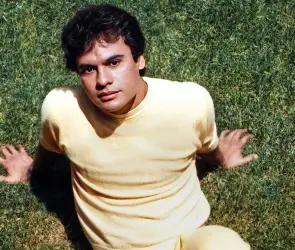 Serie de Juan Gabriel en Netflix revela quién abusó de él cuando era joven