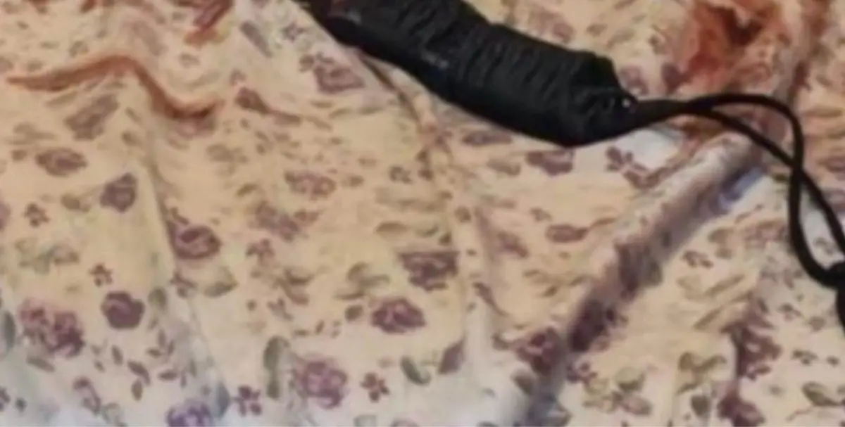 La autoridades encontraron el arma en la escena del crimen.  X: @siete_letras.