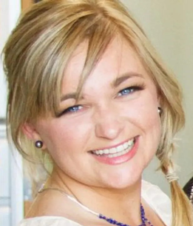 Se mantiene en contacto con sus fans por medio de su cuenta de Instagram y TikTok.