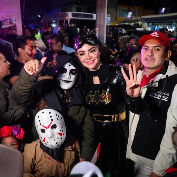 Espectáculos denigrantes: Tras pelea por Harfuch, diputada de Morena se disfraza de Batichica