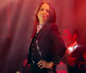 ¿Qué otros artistas se presentarán en el concierto de Majo Aguilar gratis en el Zócalo?