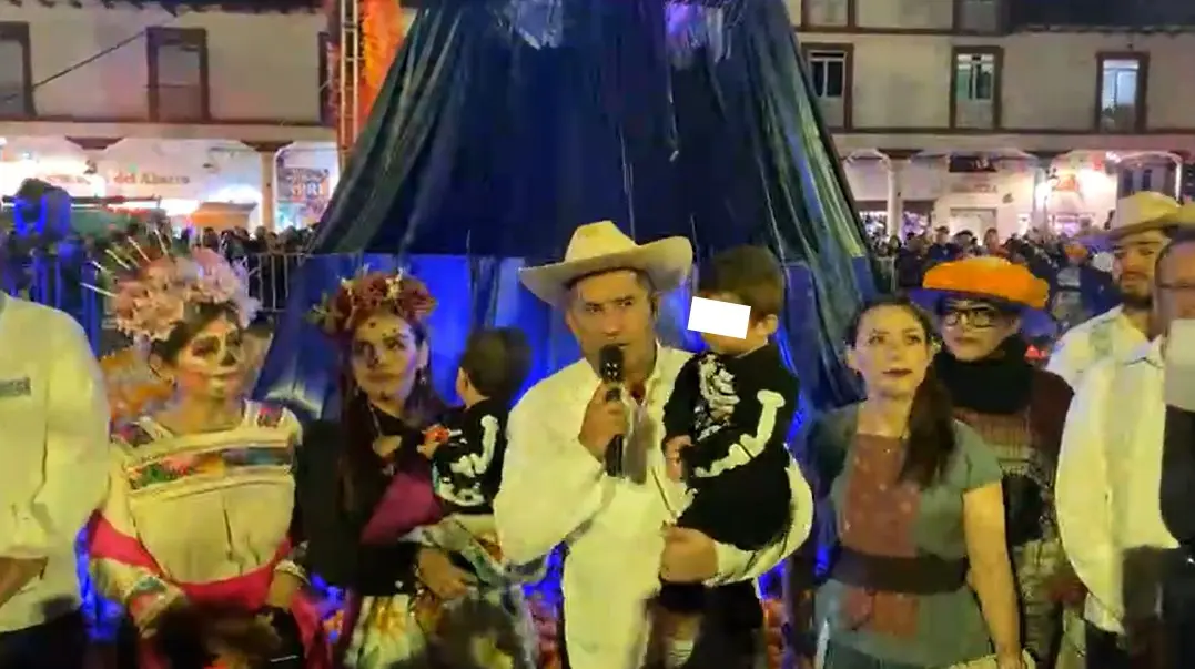 Carlos Manzo estaba con su familia. Facebook: Carlos Manzo.