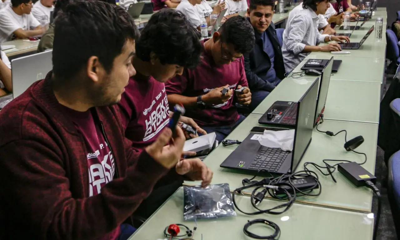  Van por la digitalización de los servicios públicos en Puebla. 