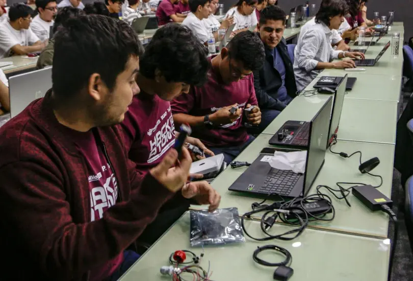 Van por la digitalización de los servicios públicos en Puebla.