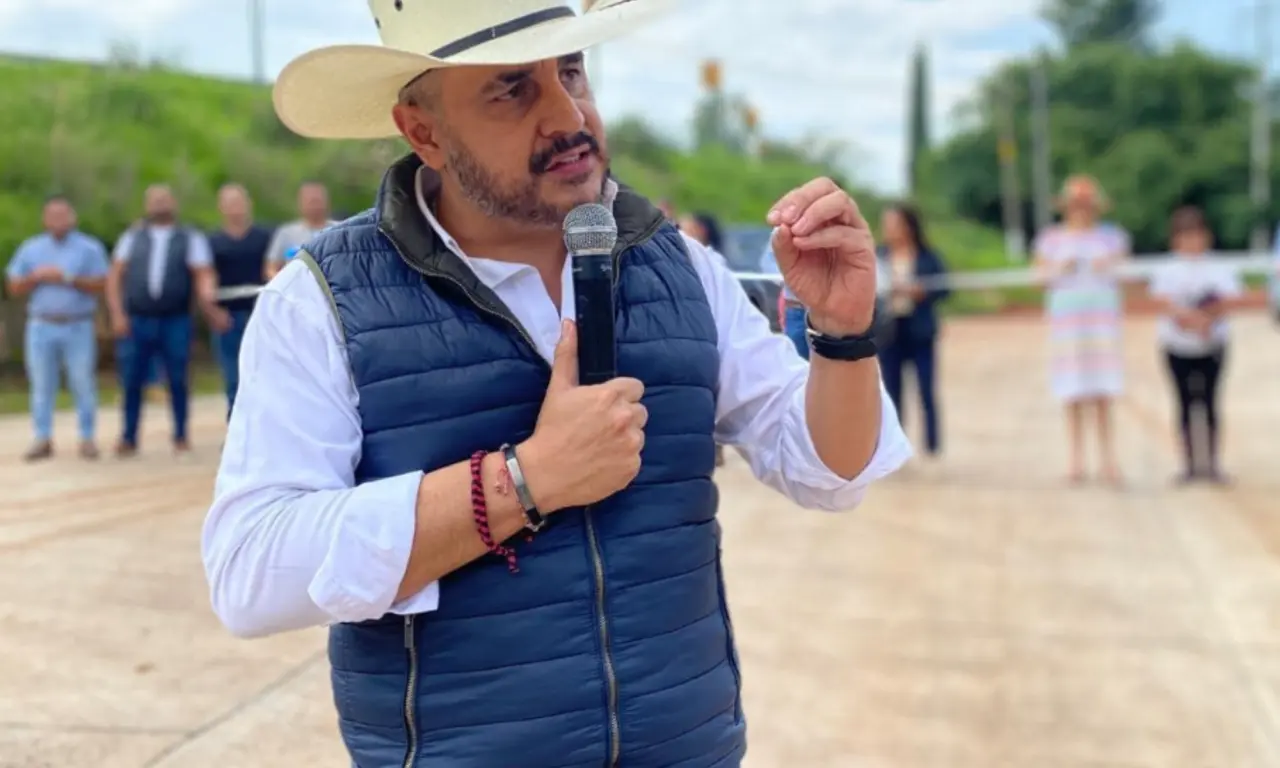  Su familia perdió comunicación con él cerca de las 15:00 horas del domingo. 