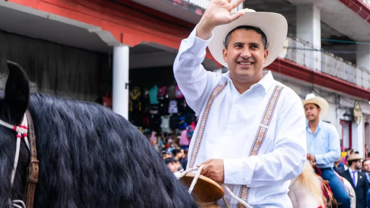  El agresor entre 17 y 19 años, tenía presuntos vínculos con el Cártel Jalisco Nueva Generación, según autoridades michoacanas. 