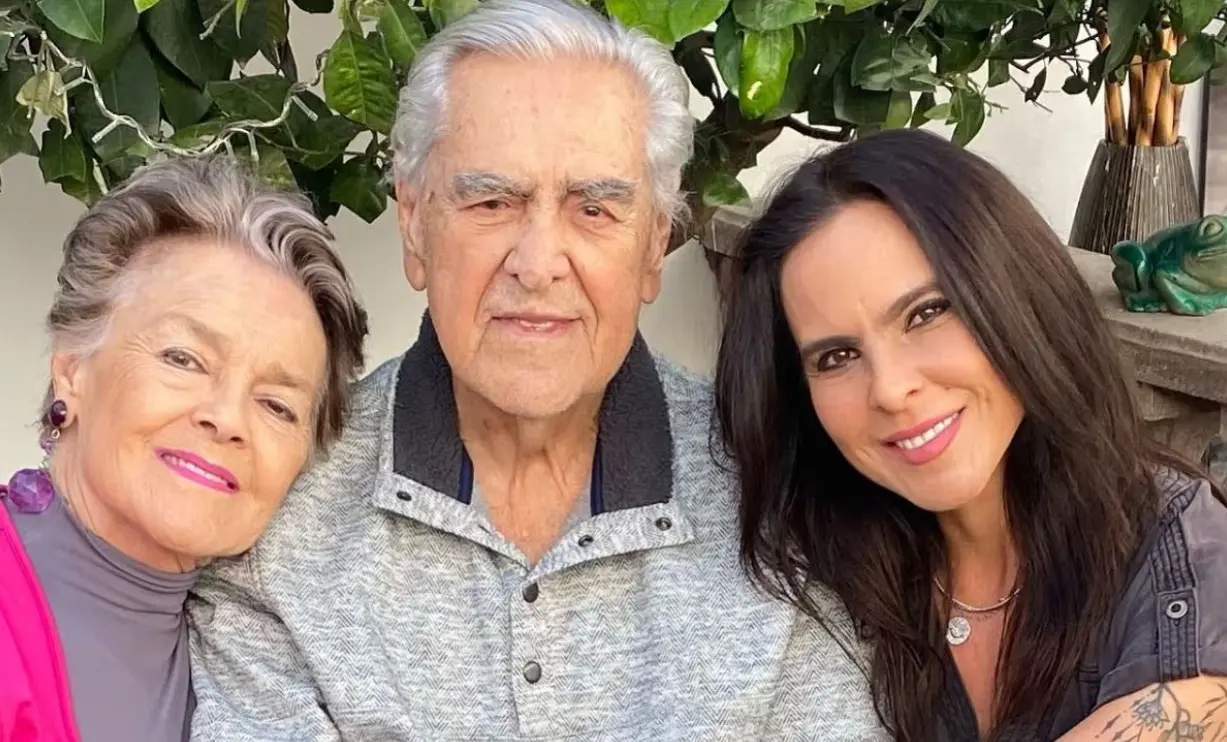  Eric del Castillo con su familia 