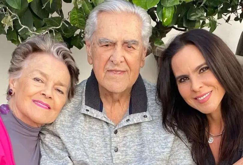 Eric del Castillo con su familia