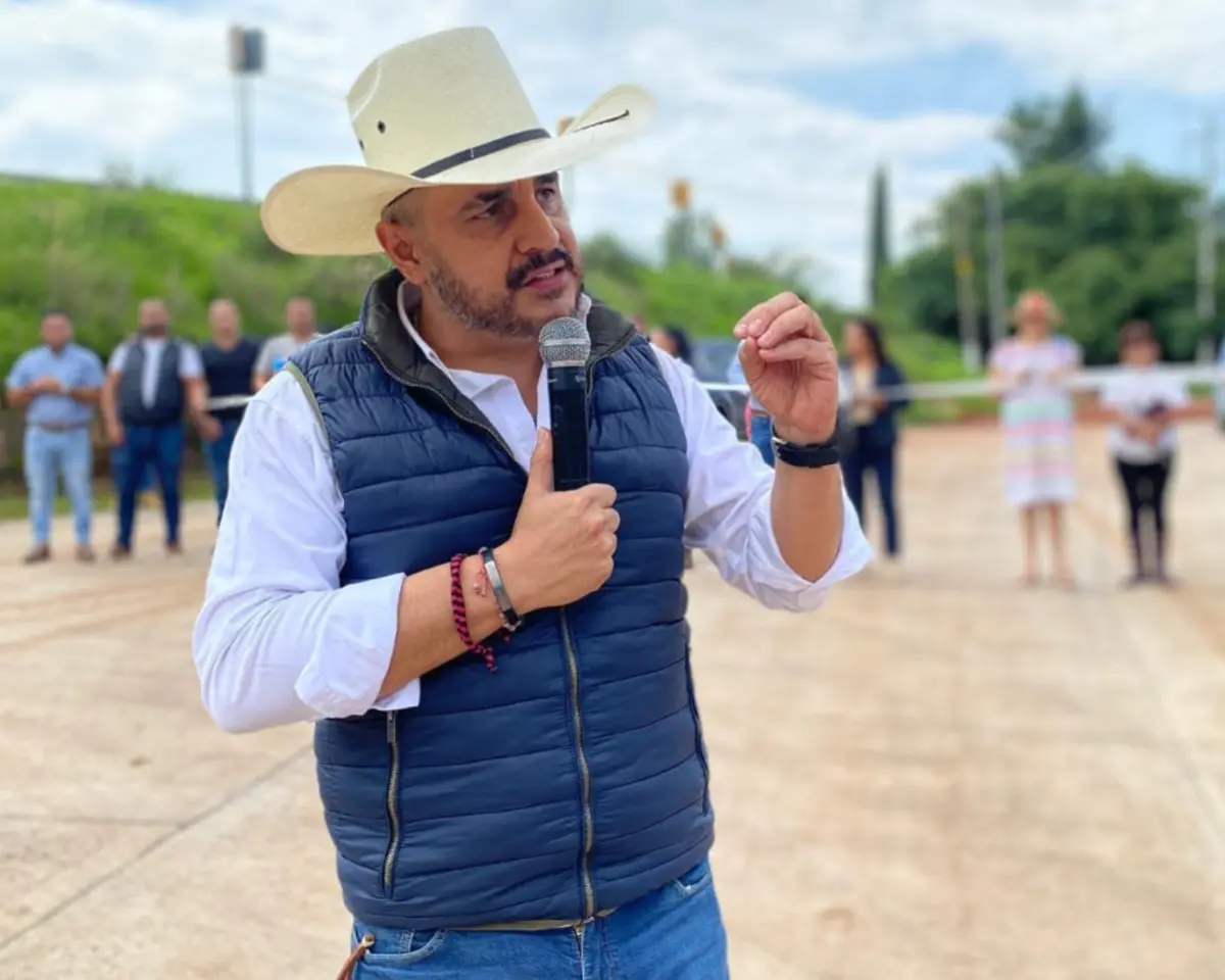 Investigadores hallaron la camioneta y diversos objetos personales del exedil en un hotel cercano al lugar donde se le vio por última vez. Facebook.